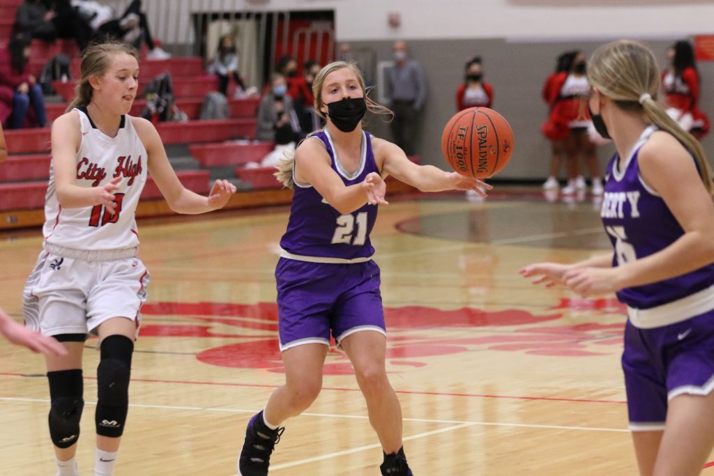 Girls Basketball Roundup Liberty High Drops Road Game At Dubuque Wahlert Your Prep Sports